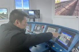 新春走基层丨驾“巨龙”翻山越岭——瓦日铁路“万吨列车”司机采访记图片