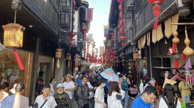 龙虎山&一人之下 | 国庆异人集结：逛漫展领门票，解锁双重异人世界！