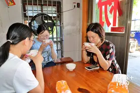 老字号的清凉滋味：只卖一种凉粉，日销上百锅｜寻味五华 市井有真味图片