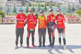 5名老人骑行圆梦“世界屋脊之旅”图片