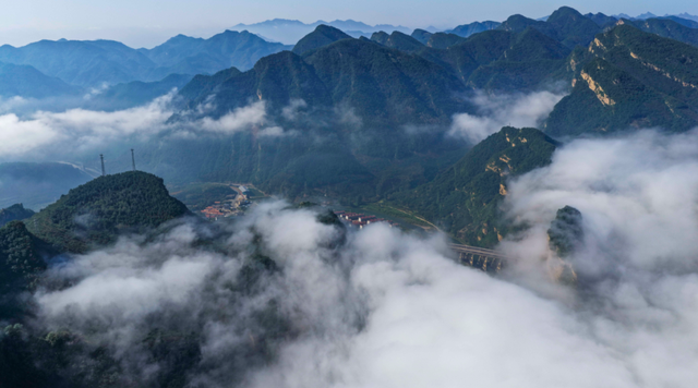 闯入云雾仙境！这里的山色美成水墨画→