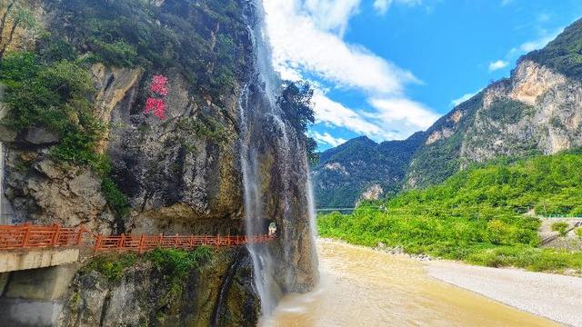 徽县嘉陵江峡谷群：碧水飞瀑入画来