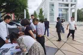 名车进名企｜送服务上门 封面新闻联合一汽奥迪走进四川中烟图片