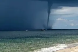 涠洲岛附近海域现“龙吸水”，目击者：持续近20分钟，天空被分成两半，几乎每年都会出现图片