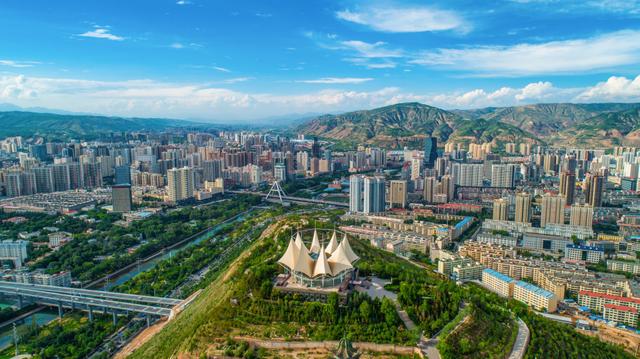读懂城市丨西宁的夏日启示录：当一座城市把凉爽变成核心竞争力