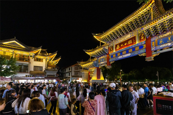 夜市烟火中，邂逅云南的浪漫