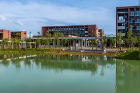 阳西一中新校区举行开放日活动，学生家长点赞校园环境图片