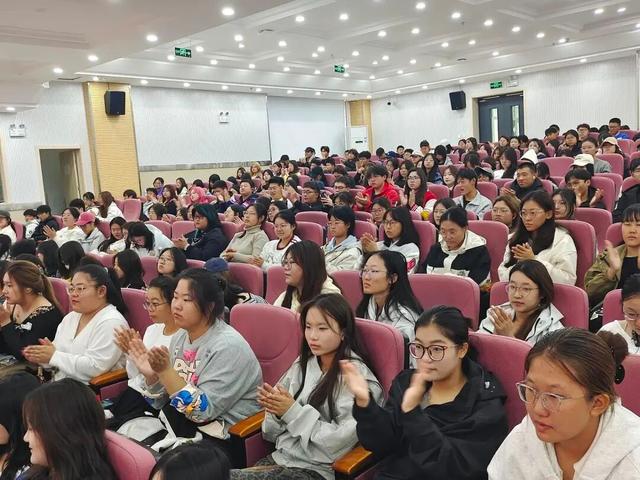 专家科普进校园 朝阳师范学院师生探秘生命演化密码