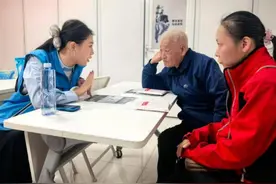 降低起付门槛、扩大保障范围……多地“惠民保”发布图片