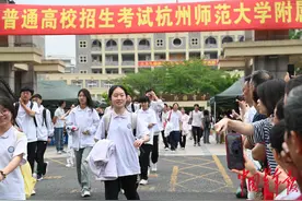 2025年浙江高考考生报名人数首次突破40万人图片
