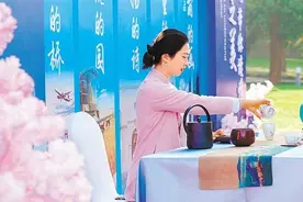 花动江城图片