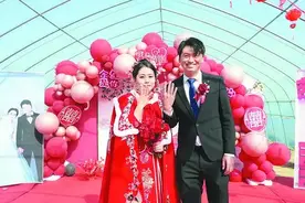 “棚必生辉”！这场办在蔬菜大棚里的婚礼超浪漫图片
