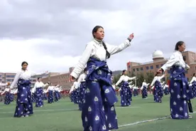 碌曲：锅庄舞成为最“炫”课间操图片