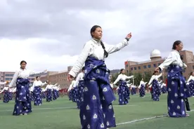碌曲：锅庄舞成为最“炫”课间操图片