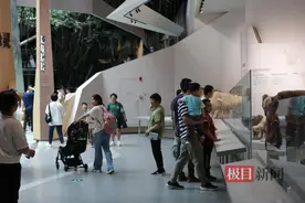 六一遇周六，大手牵小手，武汉游园热爆啦图片