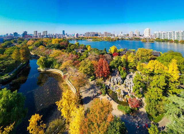 碧水蓝天，莫愁湖初冬好风光