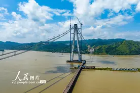 广西藤县：平岑高速藤州浔江特大桥建设稳步推进图片
