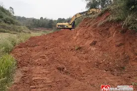 辰溪县潭湾镇：修建机耕道助推乡村振兴图片