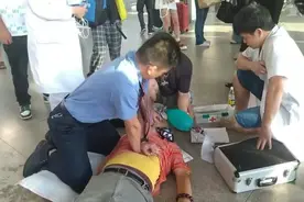 心肺复苏23分钟，他们接力将旅客从死亡线拉了回来图片