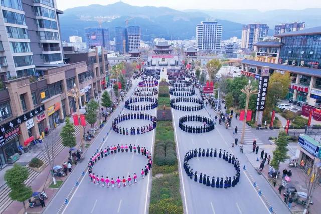 【冬季暖阳 凉山不凉】点燃全场！越西达体舞展演活动精彩上演