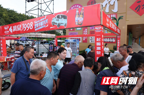 桃花江竹海景区推出暑期盛宴，千人露天KTV、免费畅饮打造乡村文旅新体验