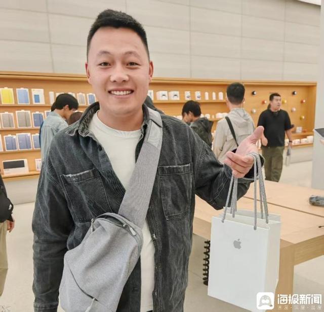 海量财经丨iPhone 17上市首日，记者实探济南苹果门店，有人一次购买了10台