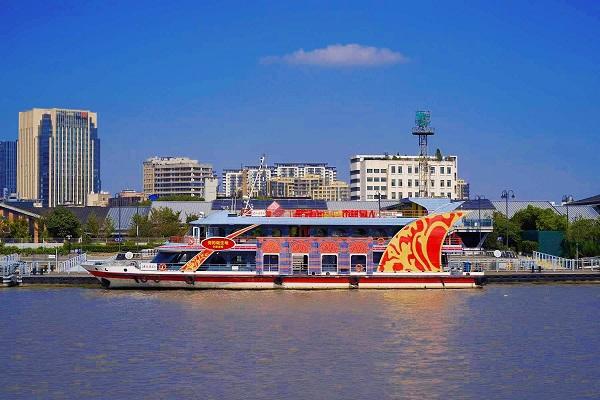 “一江一河”联动贺国庆，申城水上嘉年华主题航班启航
