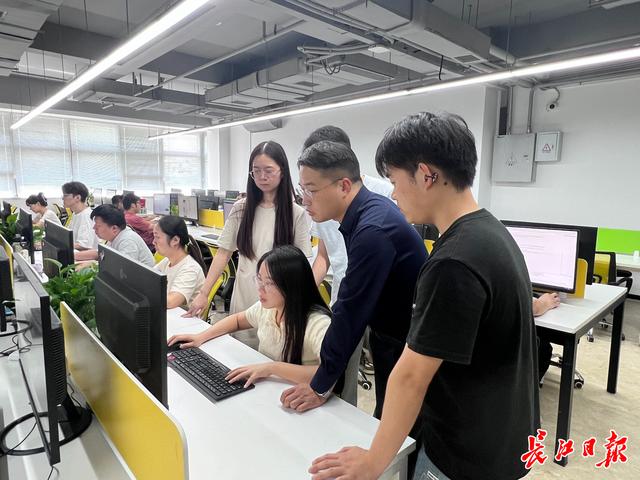 寻访武汉AI新势力丨不设专职销售，这家企业技术出海同比翻三倍