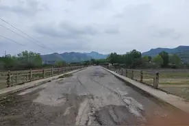 淄博淄川太河镇村民反映当地“幸福桥”护栏缺失 通行存隐患图片