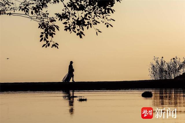 无锡太湖鼋头渚上演铜艺山水秀