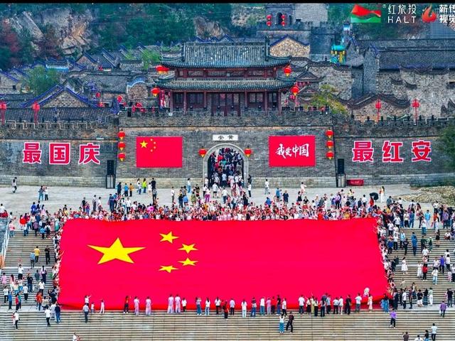 ​红安文旅国庆掀“国潮” 古城焕新首日引客1.5万