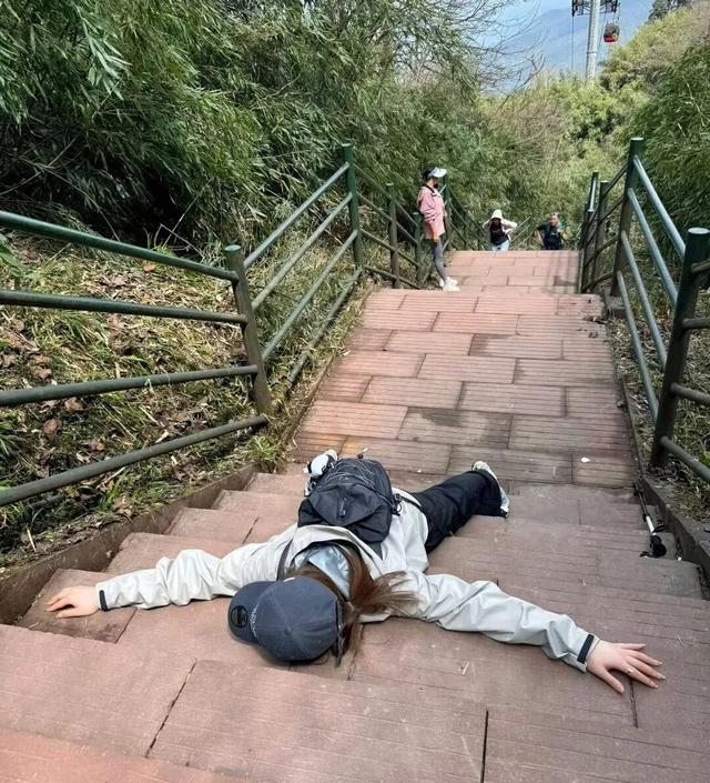 瓦屋山宠粉太狠了！整个秋季免门票！徒步拿秋季专属奖牌！
