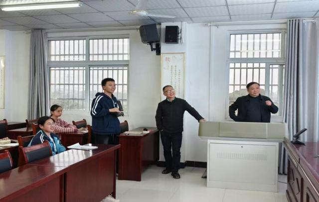 当笔墨邂逅人工智能：怀宁县凉亭初中成功举办首届创新作文大赛