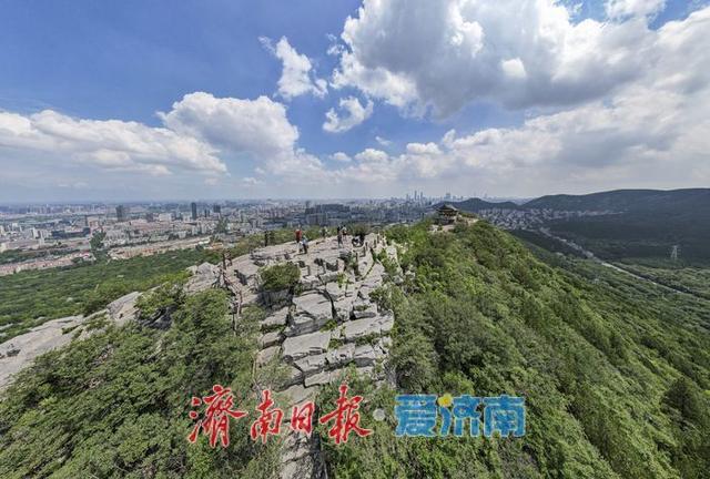 雨霁云开登高望远，千佛山上风景独好