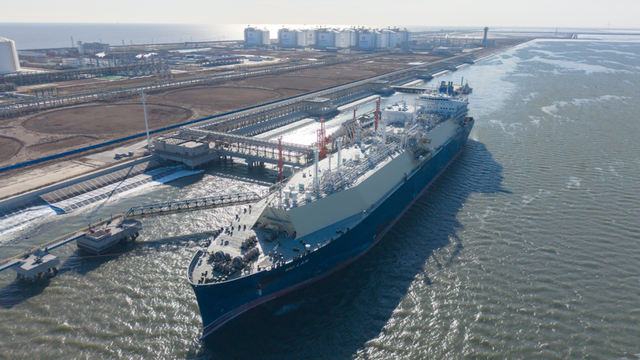 北京燃气天津南港LNG接收站首次完成“一船双卸”作业