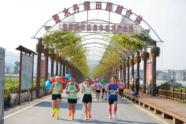 秋冬游资源！雾凇染丹霞，油茶暖红韵，这趟桂北秘境之旅很治愈