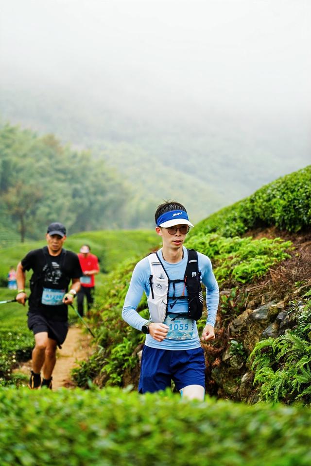 1500人跑进江南秋色，2025年国家登山健身步道联赛在嵊州开赛