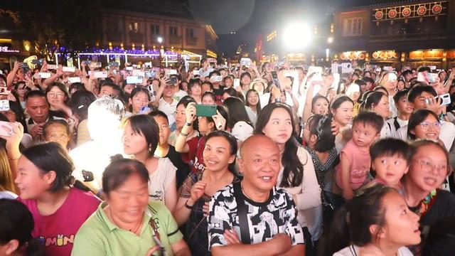 “秘境丹寨”沉浸式玩法 引爆“夜间经济”新引擎