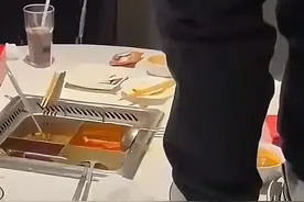 有网友称已收到海底捞10倍补偿：当时AA的饭钱，退款也会分给同事图片