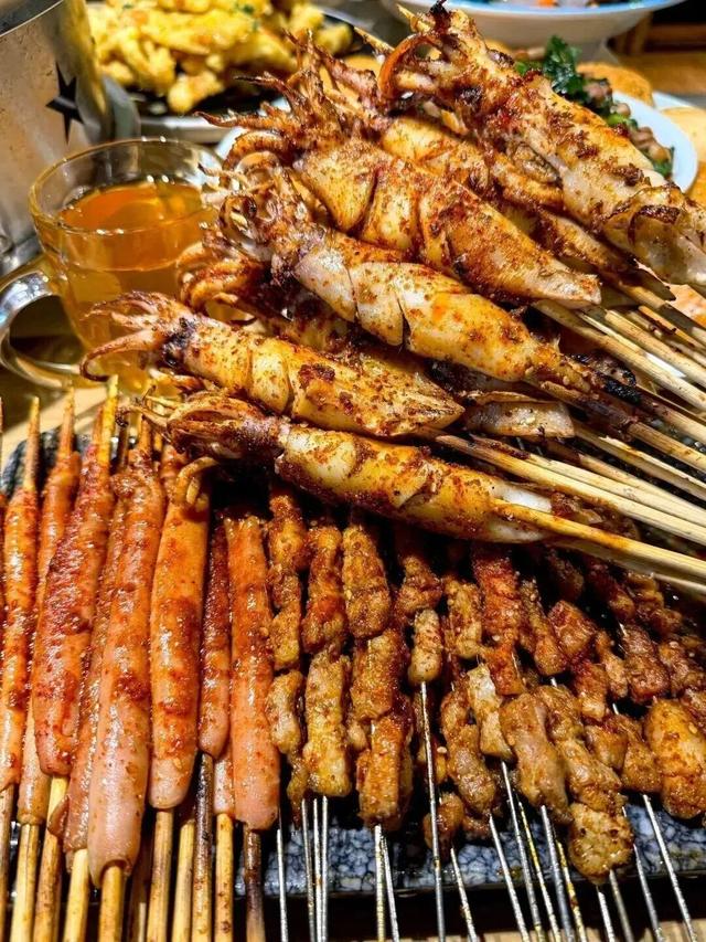 霓虹初上时，看见夜青岛的AB面~