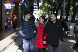 今天，妈妈第一次送我上学！图片