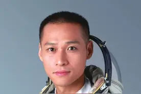 从小县城“飞向”太空，这位河南“飞”出的航天员在爸爸和老师眼中是什么样？图片