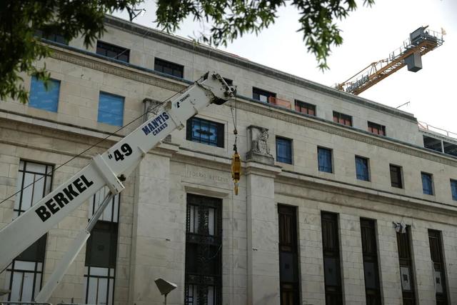 美联储巨震，鲍威尔遭刑事调查！全球多国央行声援	，美股三大指数齐跌！共和党关键参议员“反水”：反对特朗普所有人事任命