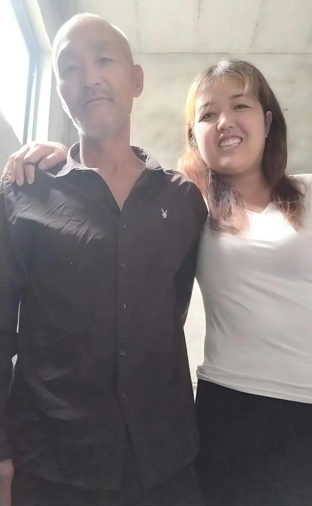 黑砖厂残障工人干不好被电钻刺胳膊