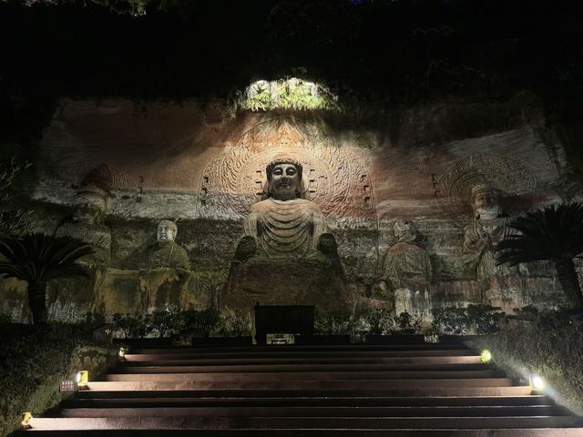 9.9元的天坑瀑布，在乐山看见旅游该有的样子