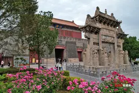 探秘岱庙屋檐上的千年守护者图片