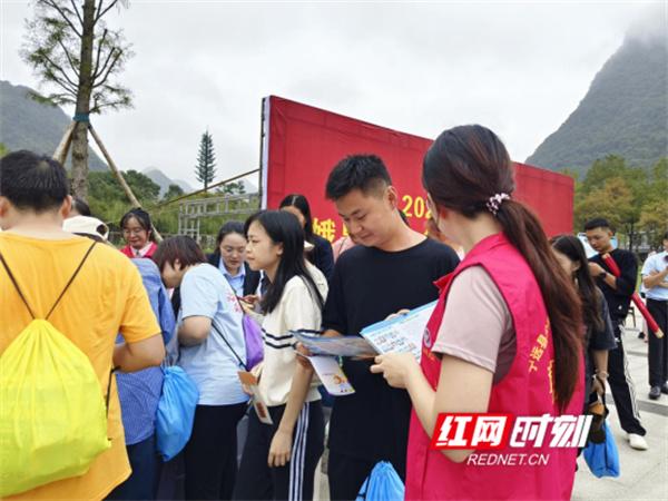 宁远普法进景区 法治新风润人心——“八五”普法绘就法治宁远新画卷