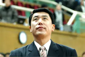 中国男篮曾有多荣耀？连续8届奥运垄断旗手 刘玉栋姚明均两度掌旗图片