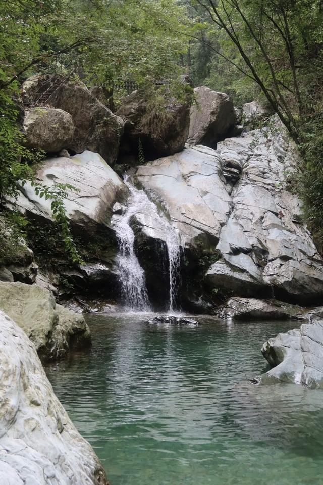 茶马古道上的高山之城，一面静界一面狂飙