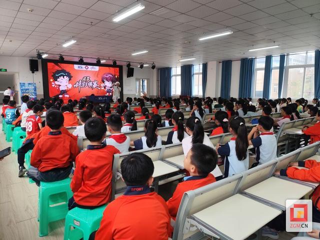天府书展科普活动走进自贡 炫酷实验引领青少年“科学抵达未来”